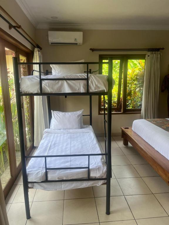 Postel nebo postele na pokoji v ubytování Bali Hai Island Resort Jembrana