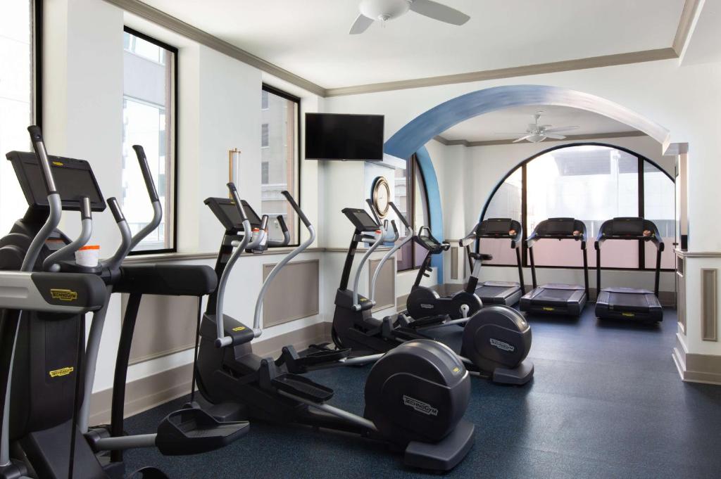 Fitness centrum a/nebo fitness zařízení v ubytování The Driskill