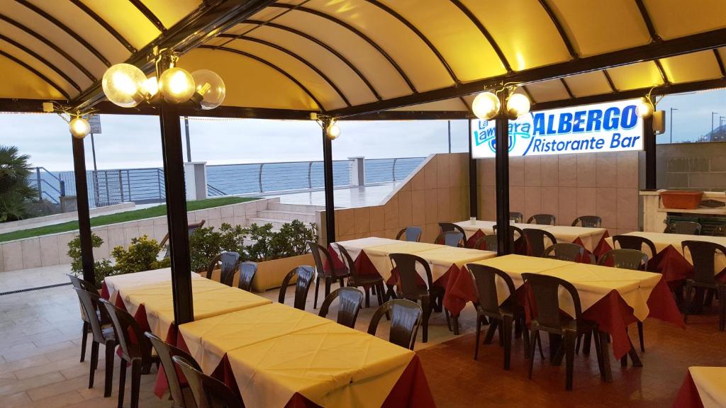 Restaurace v ubytování Albergo La Lampara