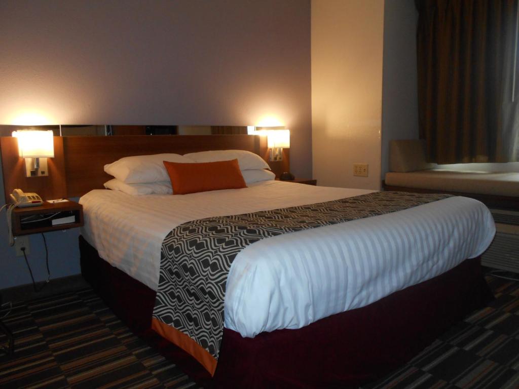 Postel nebo postele na pokoji v ubytování Microtel Inn by Wyndham - Albany Airport
