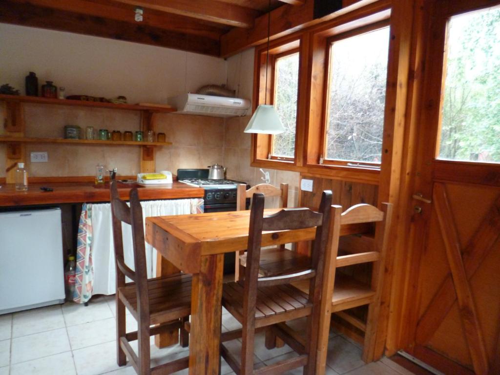 Kuchyň nebo kuchyňský kout v ubytování Cabaña Entre Lagos y Montañas