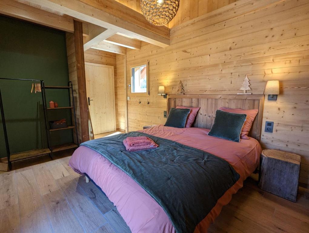 Posteľ alebo postele v izbe v ubytovaní Chalet l'Appel de la Forêt