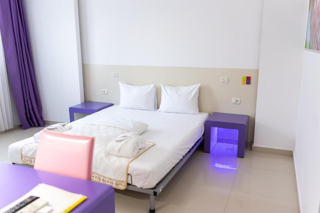 Postel nebo postele na pokoji v ubytování Hotel Christina Plus