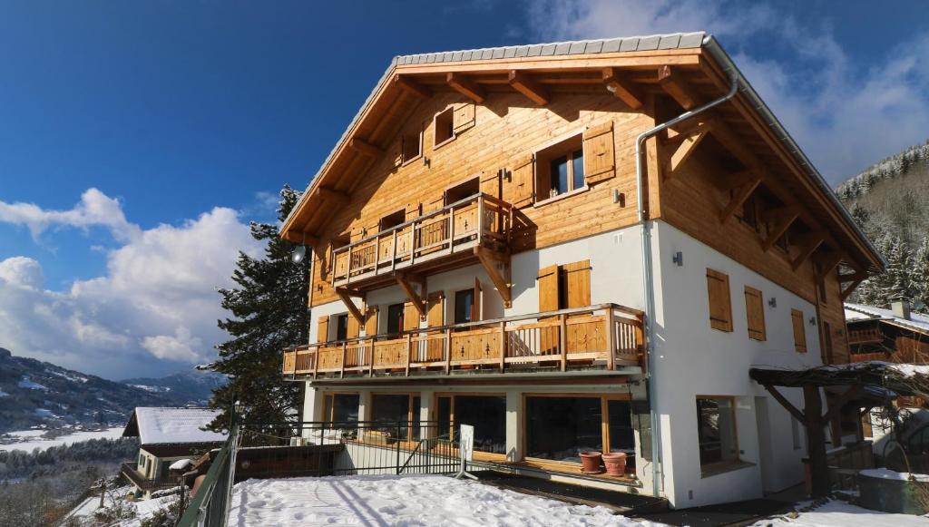 Photo de la galerie de l'établissement La Terrasse de Verchaix Apartment, à Verchaix