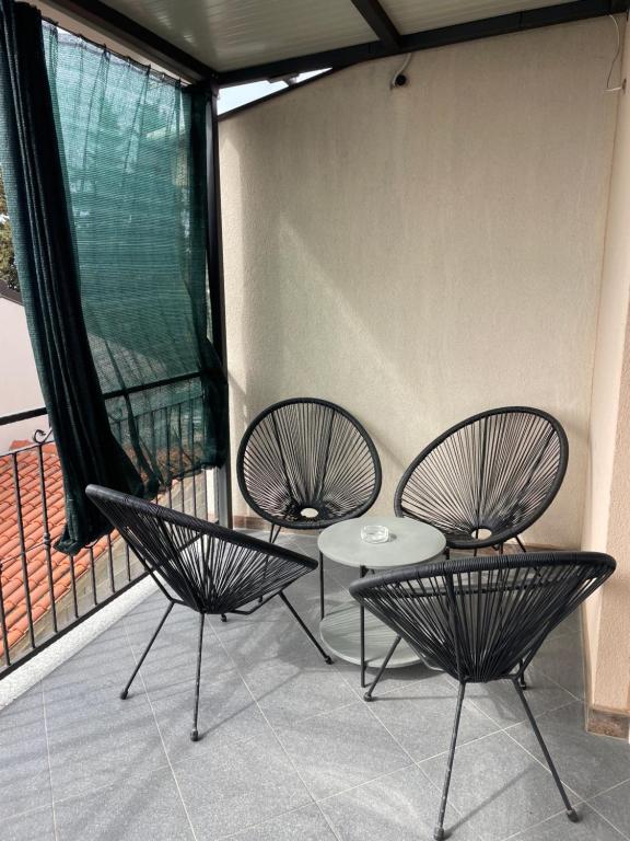 Balkon lub taras w obiekcie Apartmani Krišto 2 Zadar