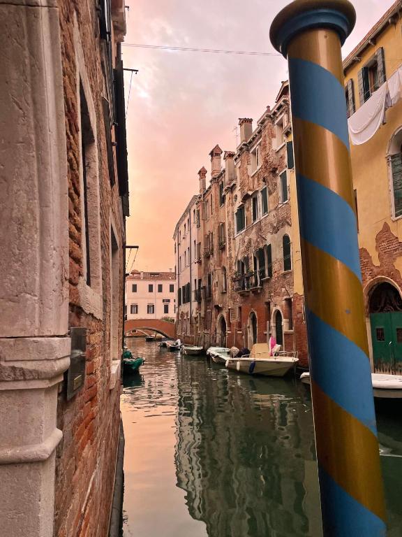 Palazzo Contarini Della Porta Di Ferro - Resim 13