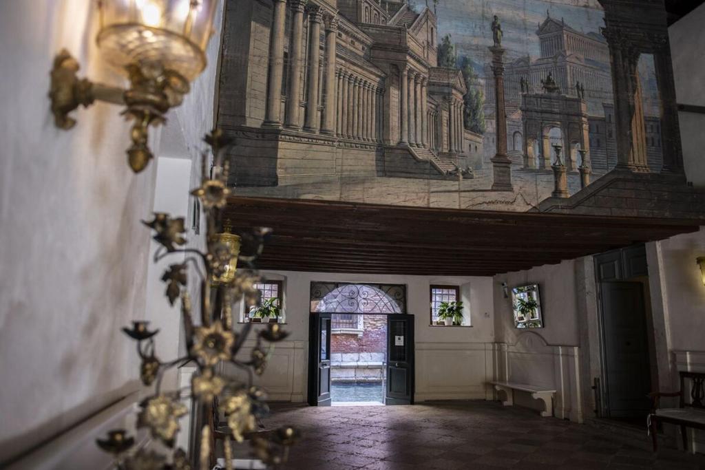 Palazzo Contarini Della Porta Di Ferro - Resim 16