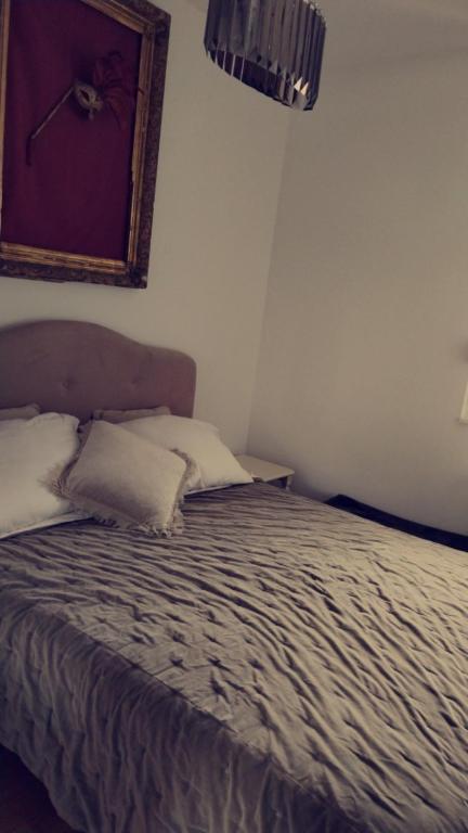 Postel nebo postele na pokoji v ubytování Cozy