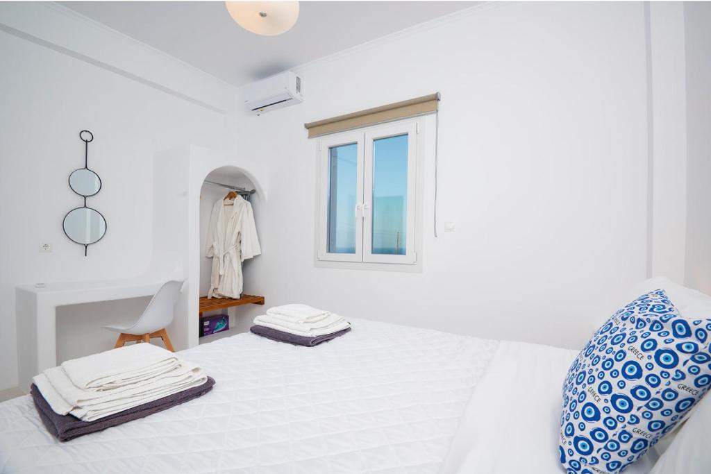Postel nebo postele na pokoji v ubytování Sunrise Villa Santorini