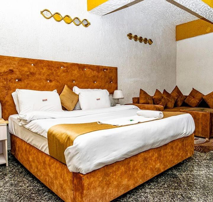 Postel nebo postele na pokoji v ubytování Nur Complex Hotel & Apartment
