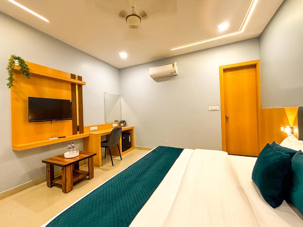 TV a/nebo společenská místnost v ubytování Hotel Manas Inn