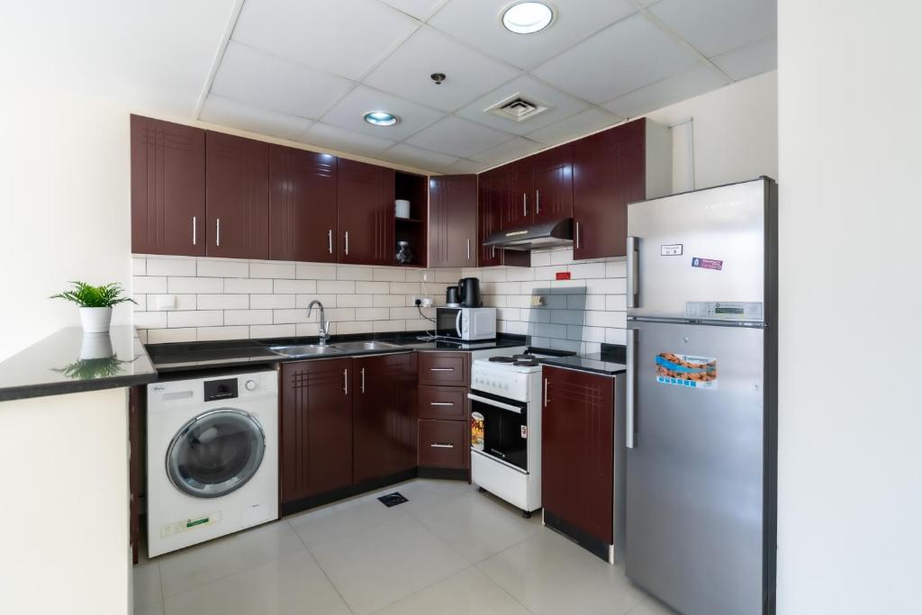 Kuchyň nebo kuchyňský kout v ubytování RH- Bright 1BR in JVC, near Circle mall