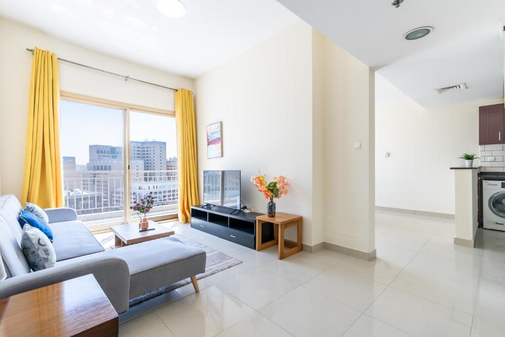 Kuchyň nebo kuchyňský kout v ubytování RH- Bright 1BR in JVC, near Circle mall
