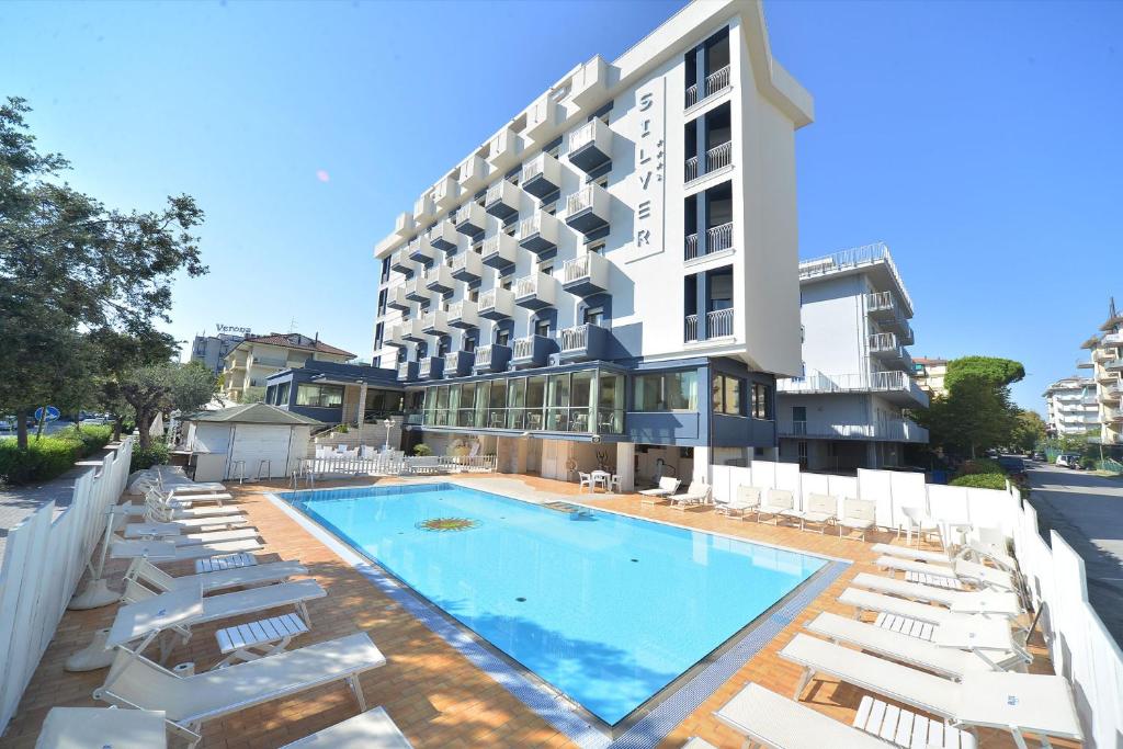 Bazén v ubytování Hotel Silver nebo v jeho okolí