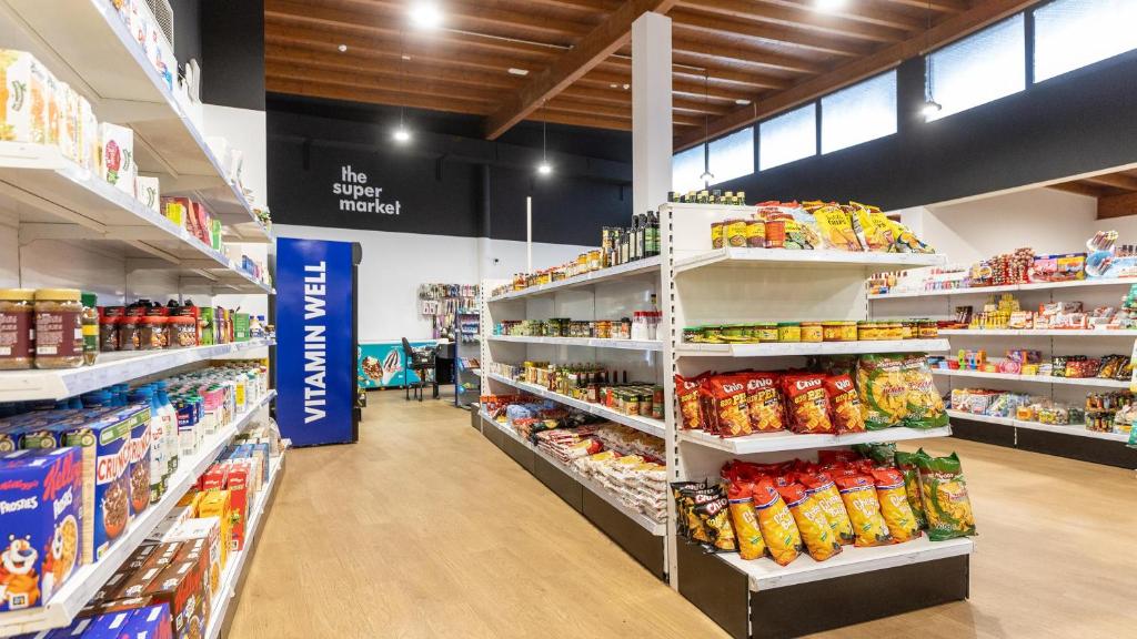 A supermarket or other shops at A villát or nearby