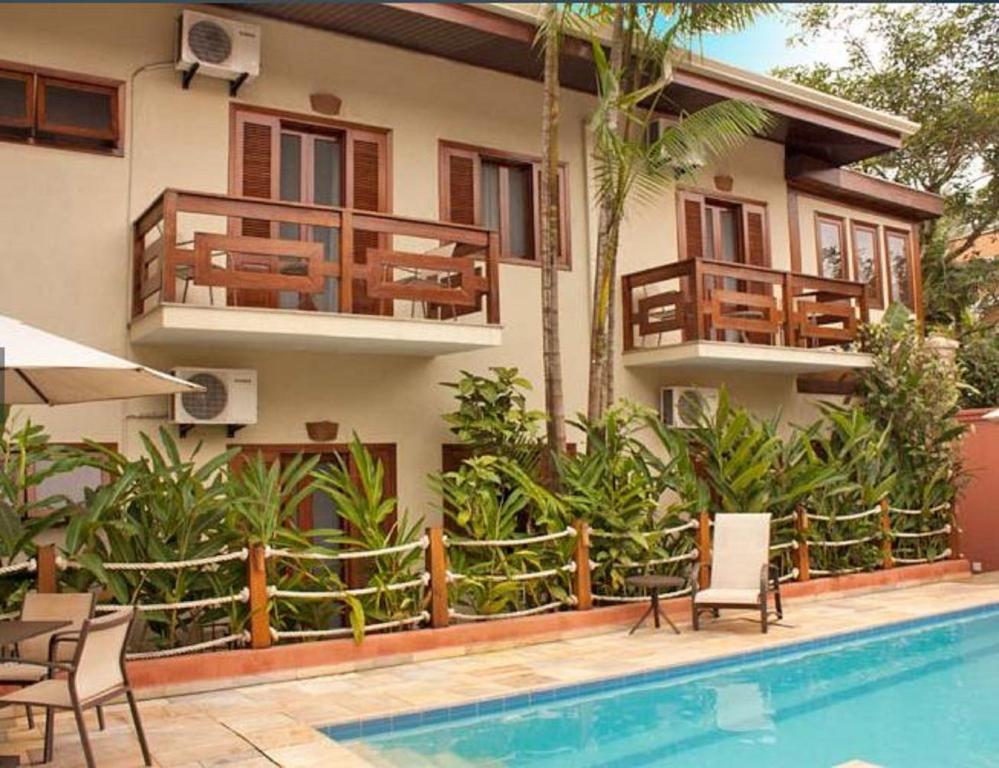 A piscina localizada em Pousada do Almirante ou nos arredores