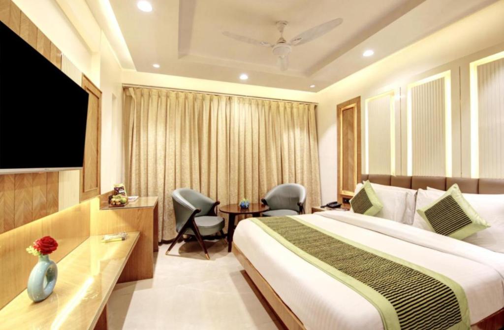 Postel nebo postele na pokoji v ubytování Hotel Platinum With Free Pickup-Delhi Airport