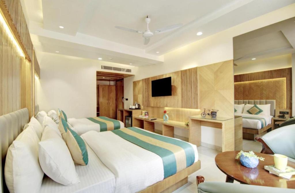 Kuchyň nebo kuchyňský kout v ubytování Hotel Platinum With Free Pickup-Delhi Airport