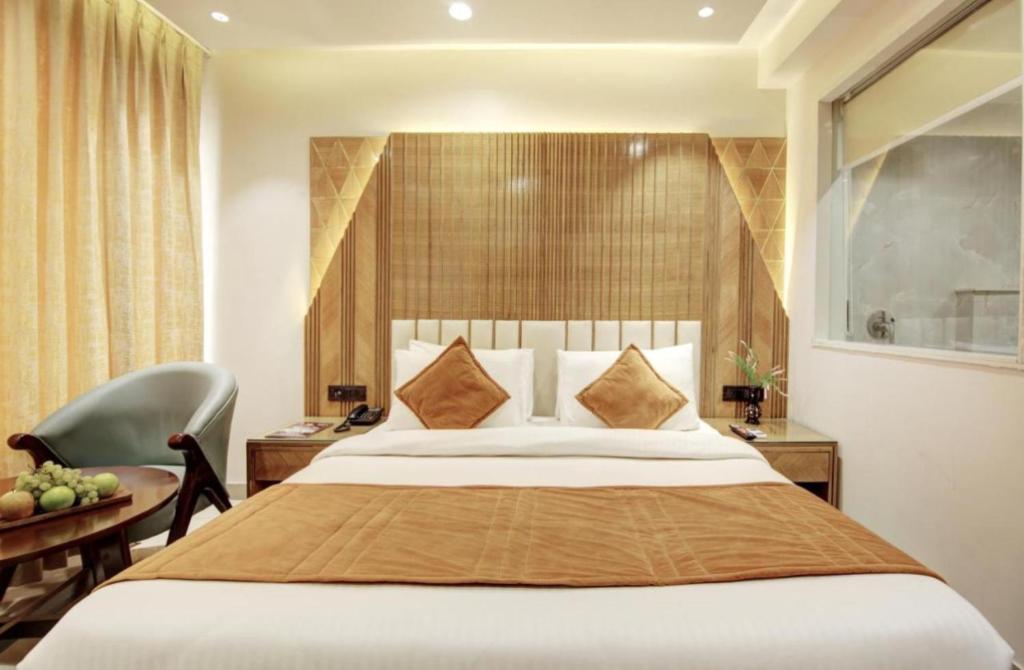 Postel nebo postele na pokoji v ubytování Hotel Platinum With Free Pickup-Delhi Airport