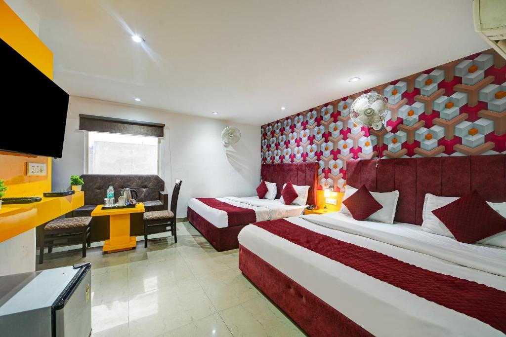 Postel nebo postele na pokoji v ubytování Hotel Platinum With Free Pickup-Delhi Airport