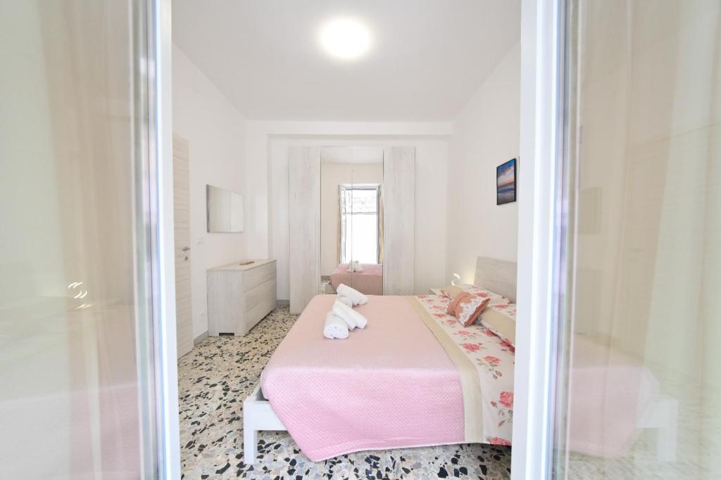 Postel nebo postele na pokoji v ubytování Casa Lulù - Appartamenti Ischia Centro