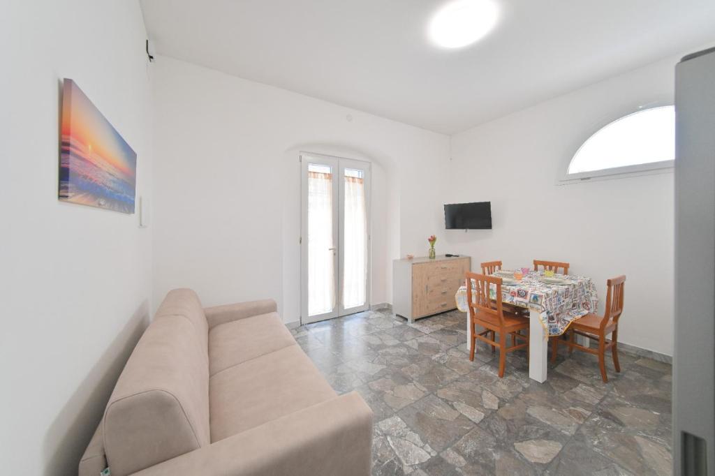 TV a/nebo společenská místnost v ubytování Casa Lulù - Appartamenti Ischia Centro