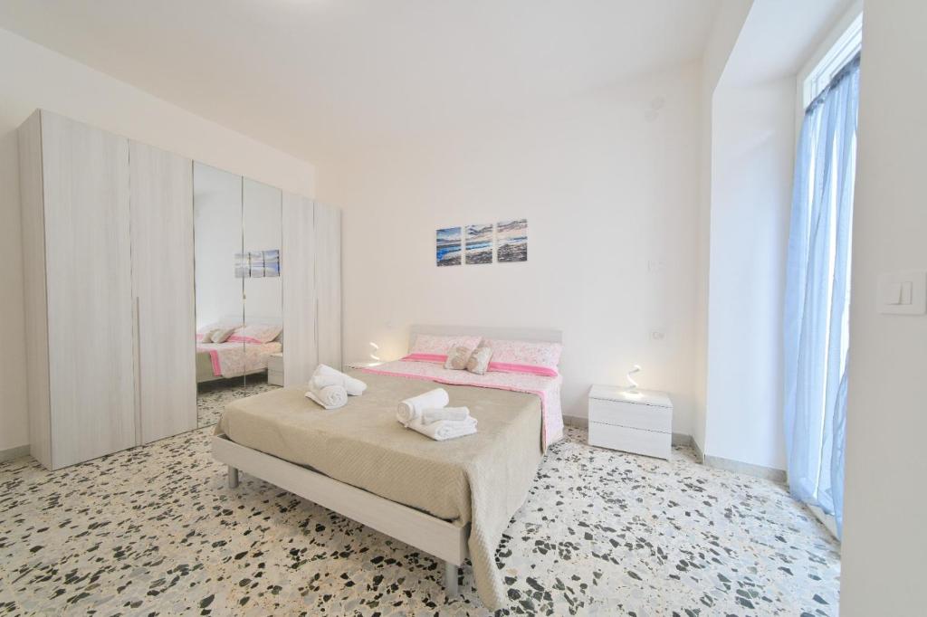 Postel nebo postele na pokoji v ubytování Casa Lulù - Appartamenti Ischia Centro