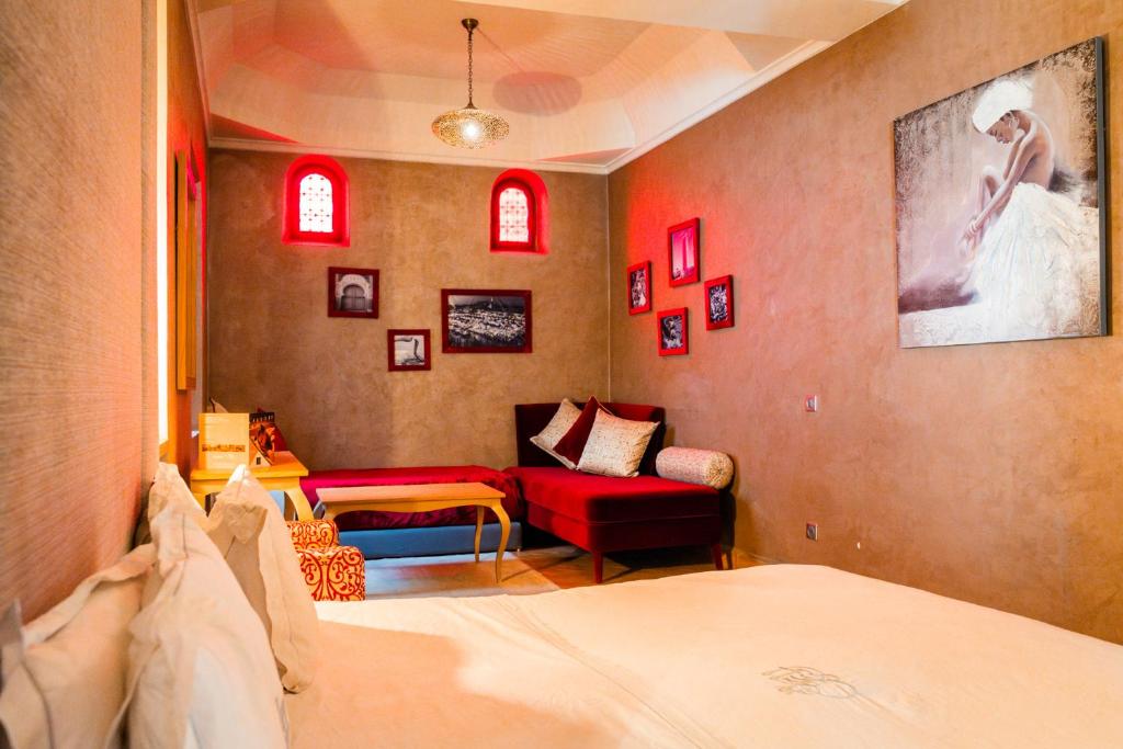 Postel nebo postele na pokoji v ubytování Ysalis Riad Restaurant & Spa