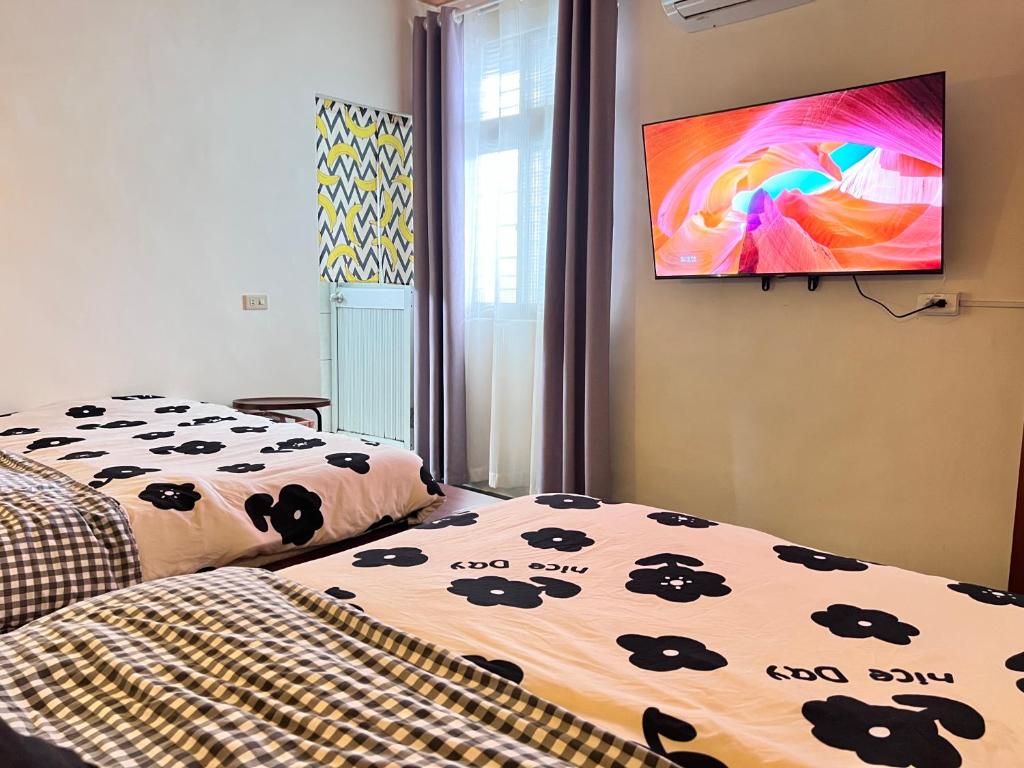 Letto o letti in una camera di SKYPIEA Villa 空島五館-萬國 宜蘭包棟民宿l電動麻將l烤肉BBQl聚會