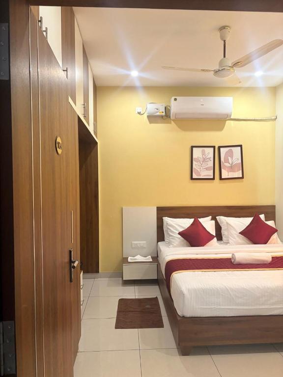 Postel nebo postele na pokoji v ubytování KK SERVICE APARTMENTS