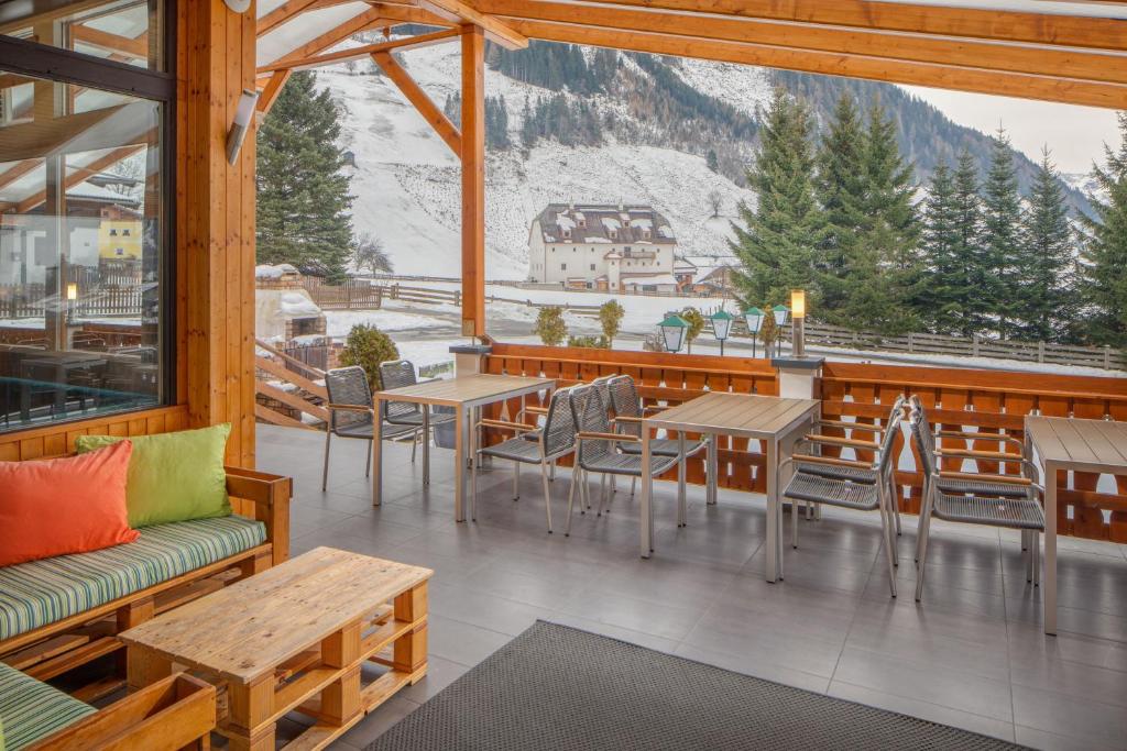 Nespecifikovaný výhled na hory nebo výhled na hory při pohledu z hotelu