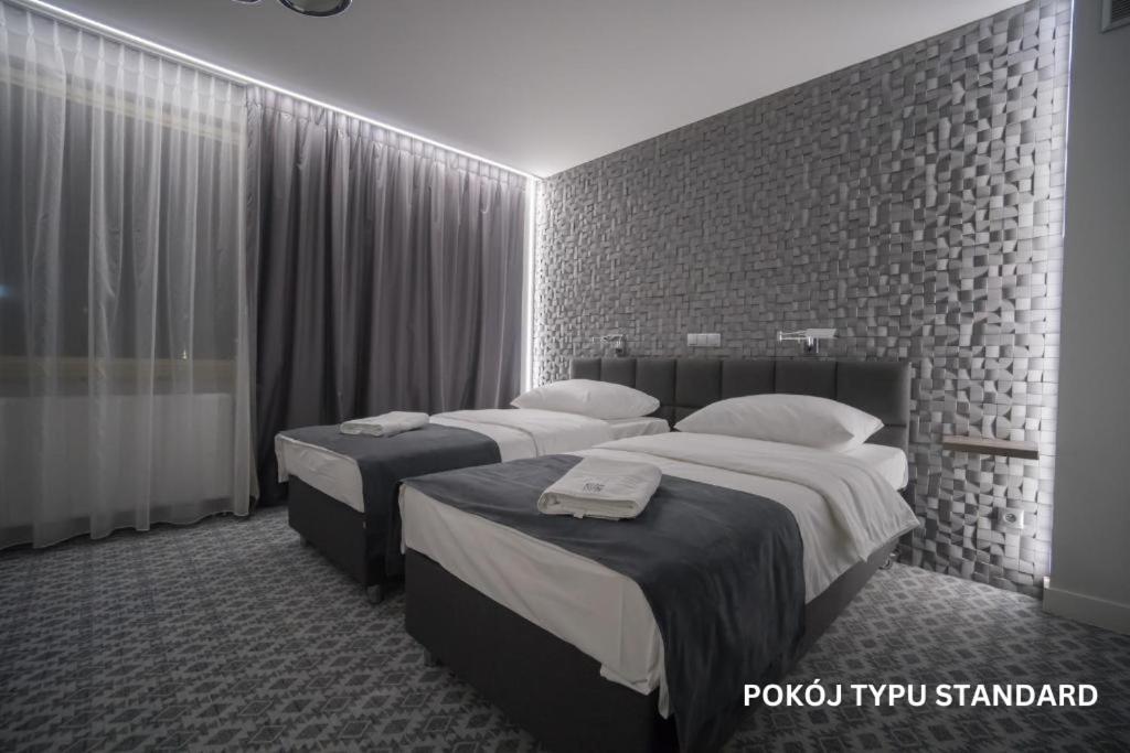 Łóżko lub łóżka w pokoju w obiekcie Hotel Gordon