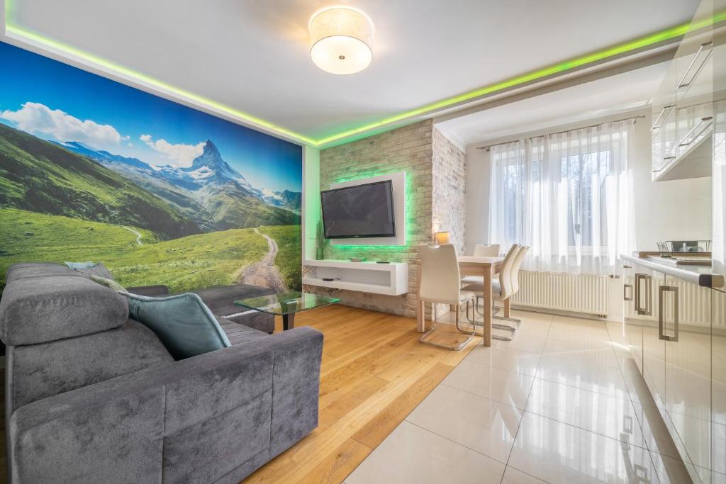 Μια τηλεόραση ή/και κέντρο ψυχαγωγίας στο RentPlanet - Apartamenty Stroma