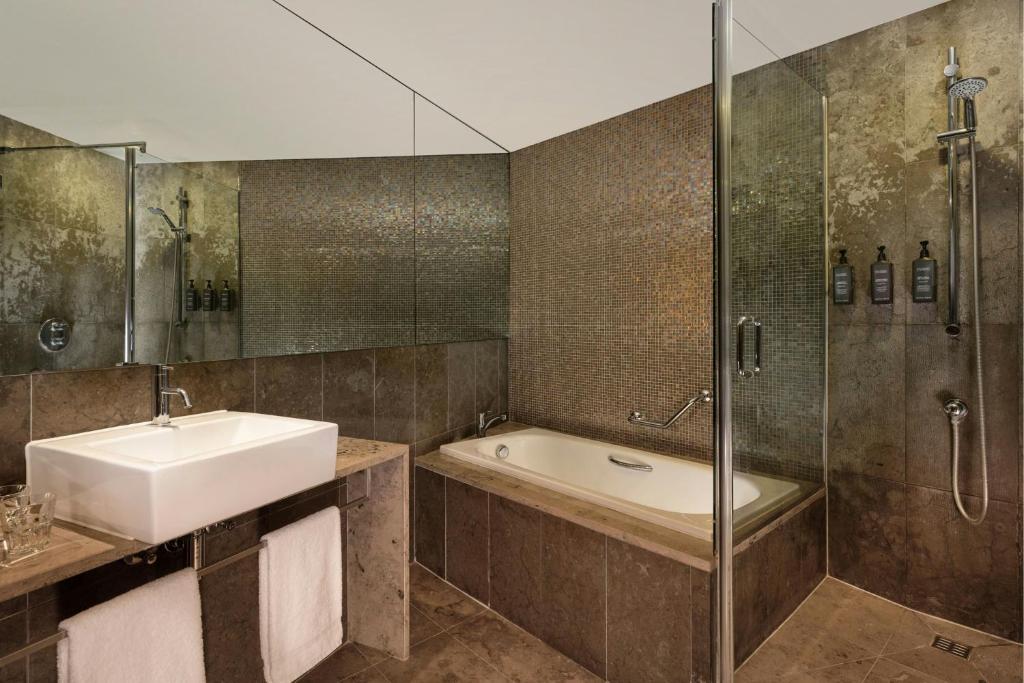 Koupelna v ubytování Sheraton Athlone Hotel