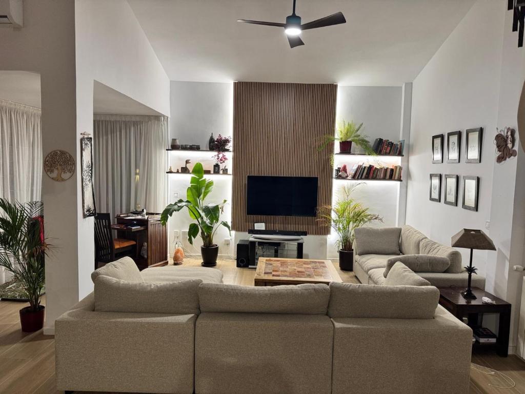A television and/or entertainment centre at ***CHALET ALICANTE*** EXPERIENCIA UNICA