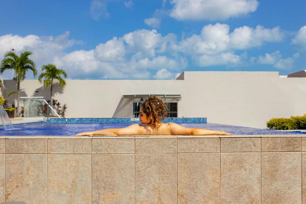 A piscina localizada em Four Points by Sheraton Cancun Centro ou nos arredores