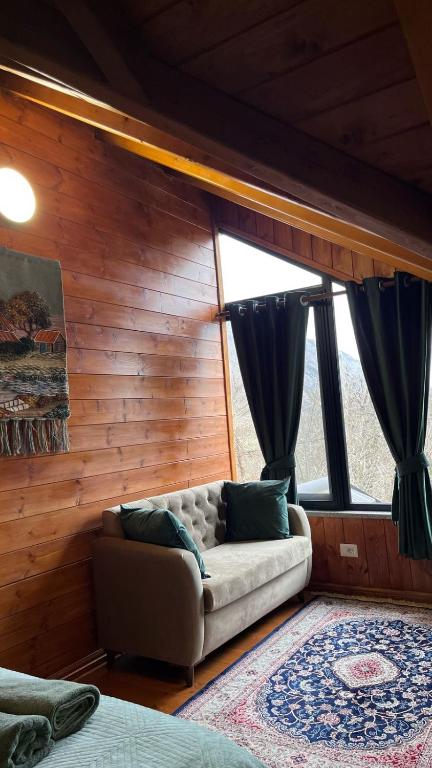 Posezení v ubytování Bar Restorant Geshtenja