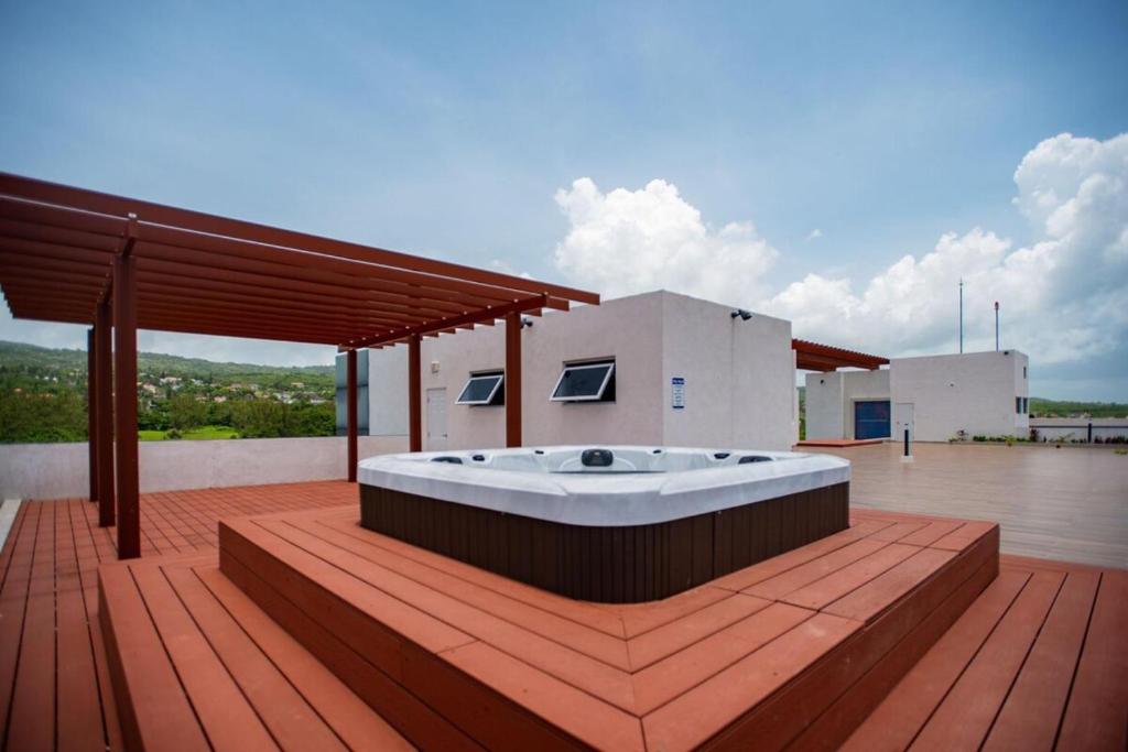 Balkón nebo terasa v ubytování Montego Bay - Dream 36 Apartment - 15mins from Airport
