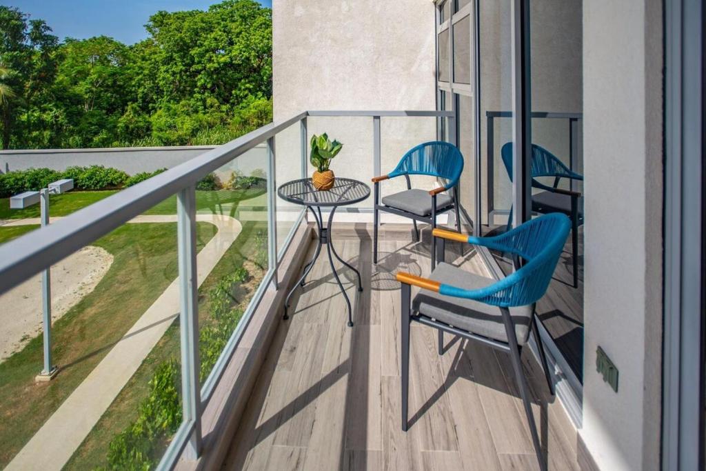 Balkón nebo terasa v ubytování Montego Bay - Dream 36 Apartment - 15mins from Airport