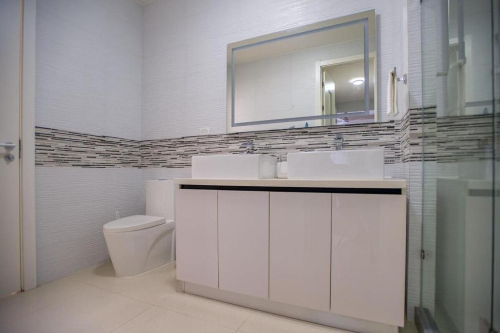 Koupelna v ubytování Montego Bay - Dream 36 Apartment - 15mins from Airport