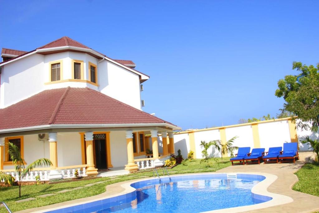 Bazén v ubytování Greenfield Villa D- Diani nebo v jeho okolí