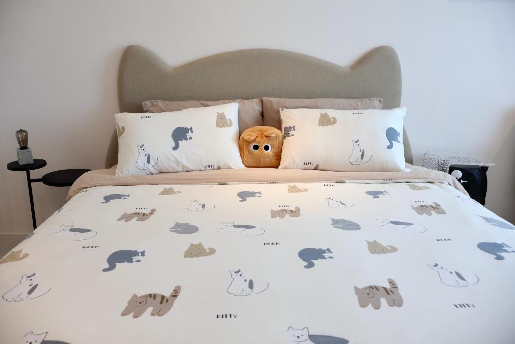 Ένα ή περισσότερα κρεβάτια σε δωμάτιο στο Meow Suite - Kuching Town - VH11