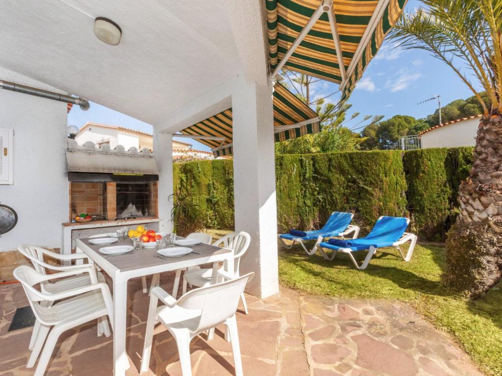 Vonkajšia záhrada v ubytovaní Holiday Home Villa Nena by Interhome