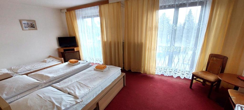 Postel nebo postele na pokoji v ubytování Resort Hotel Zvíkov