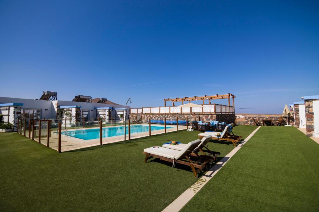 Bazén v ubytovaní Hotel Rural Rosario Martin alebo v jeho blízkosti