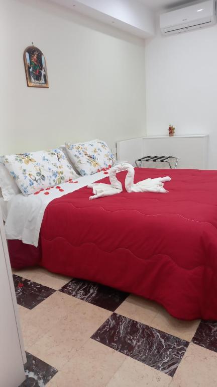 Łóżko lub łóżka w pokoju w obiekcie B&B Maestra Giovanna