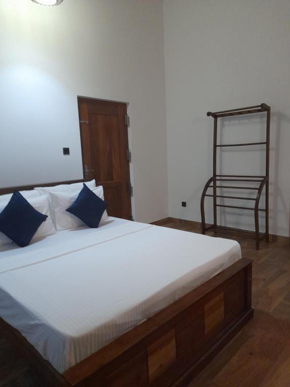 Postel nebo postele na pokoji v ubytování Airport A4 Travelers Lodge - Free Airport Pick Up & Drop 24HRS - Wi-Fi unlimited