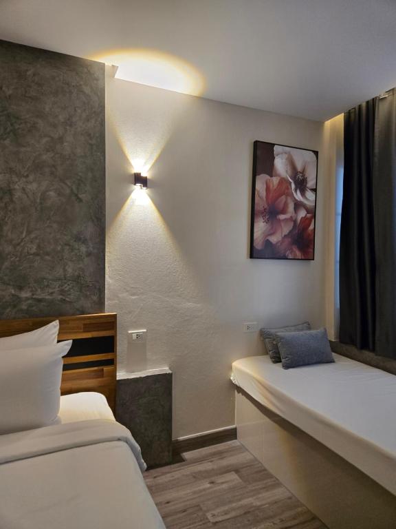 Postel nebo postele na pokoji v ubytování TT Naiyang Beach Phuket