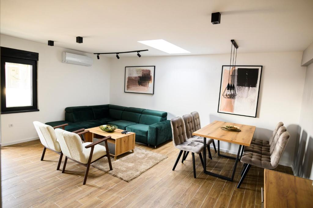 Posezení v ubytování Premium L&L Apartments Modern Designer Stay with Spa Vibe