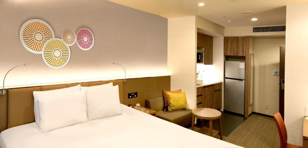 Kuchyň nebo kuchyňský kout v ubytování Holiday Inn & Suites Shin Osaka by IHG